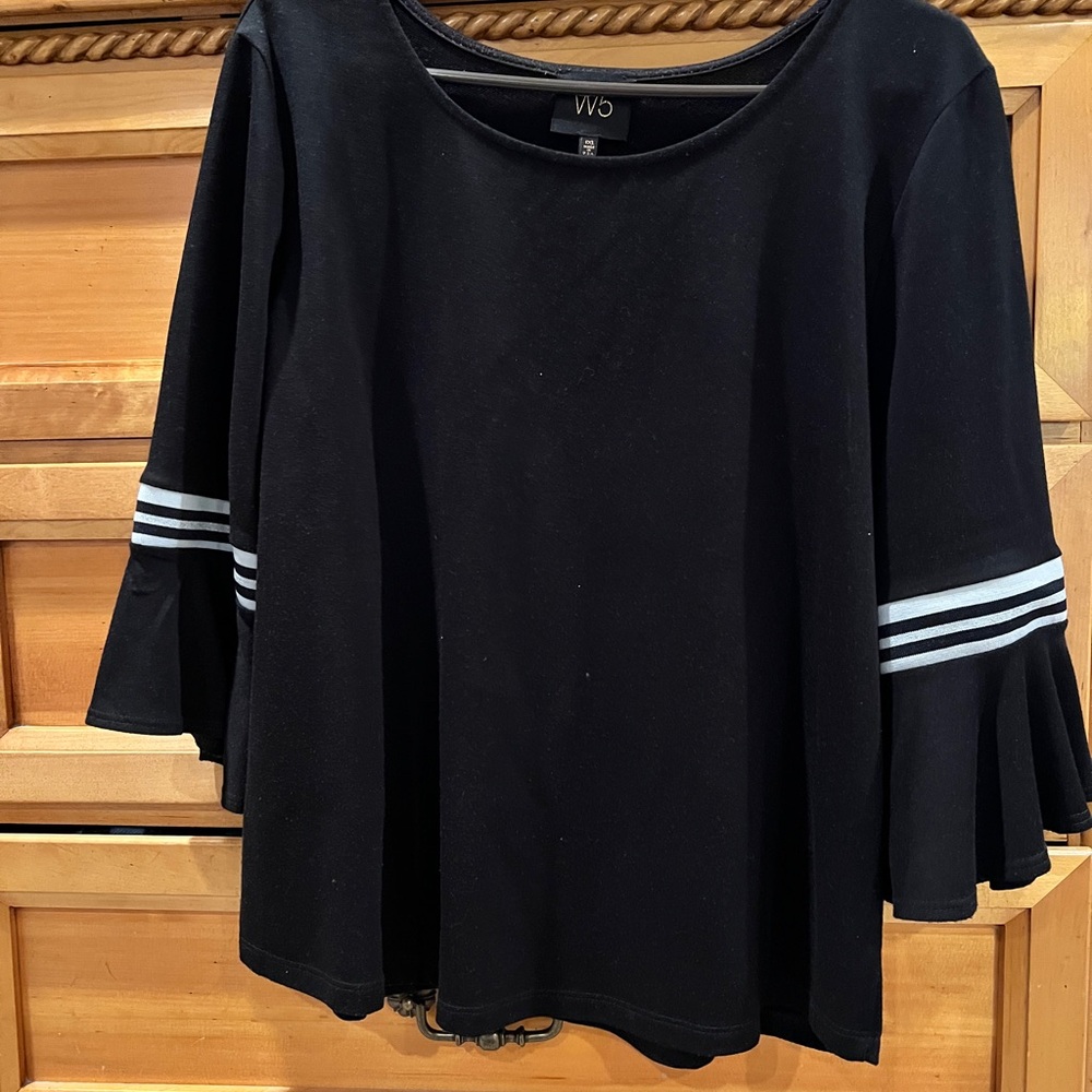 W5 Black White Top with Flared Sleeves Sz 1XL